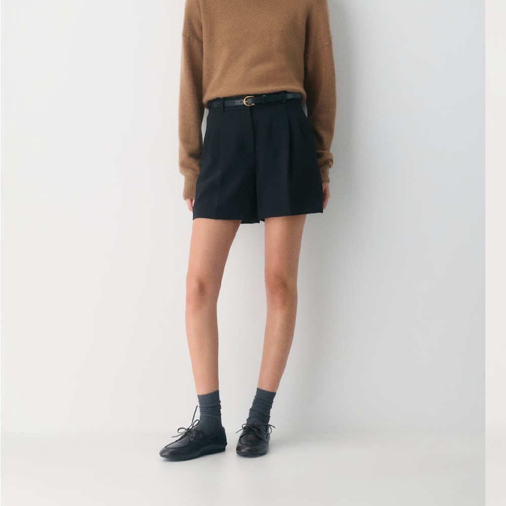 Aritzia The Effortless Short™ Mid-Thigh - Crepette™